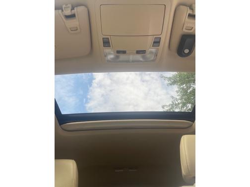 Photo 5 of 10 of 2015 Toyota Avalon XLE